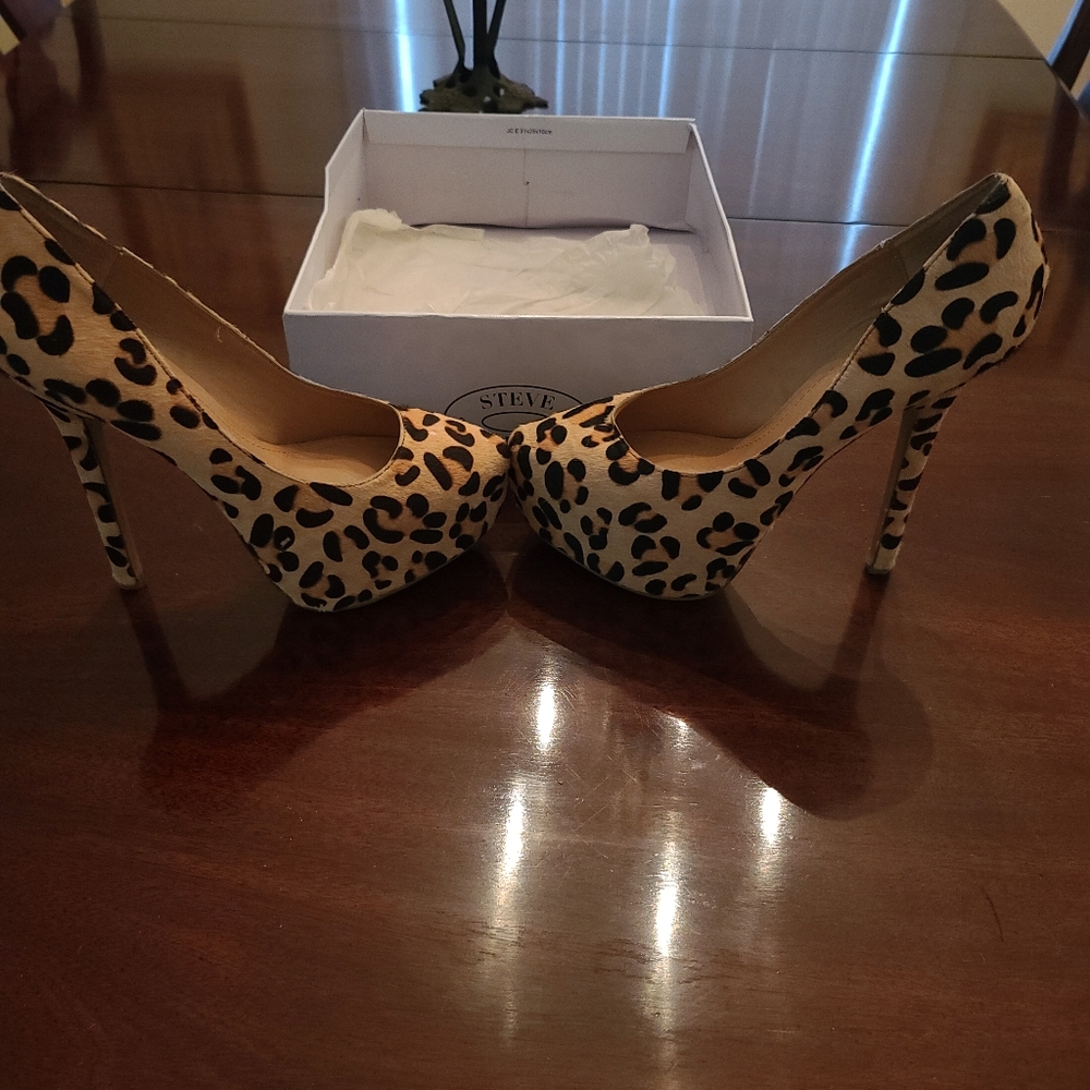 Steve Madden size 9.5 Dejavu Leopard 6' pump